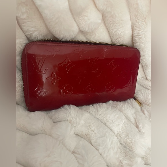 LOW START Louis Vuitton Red Verni zip around wallet - Picture 8 of 16